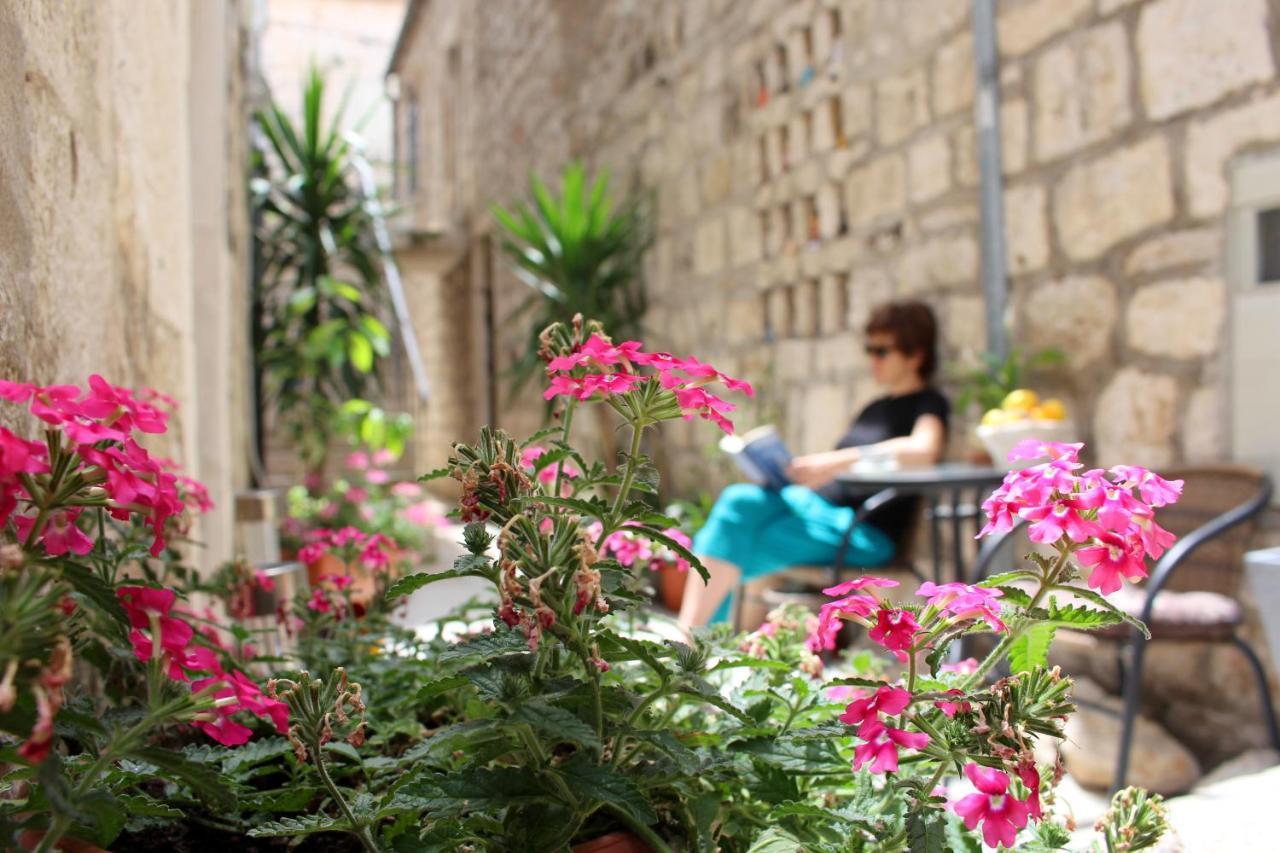 Street Garden Apartment Hvar Town Exterior photo