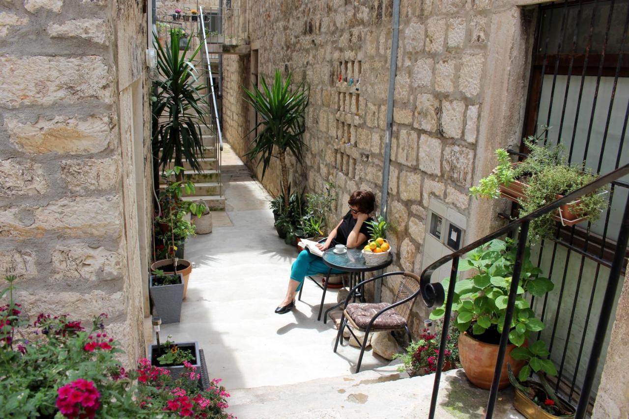 Street Garden Apartment Hvar Town Exterior photo