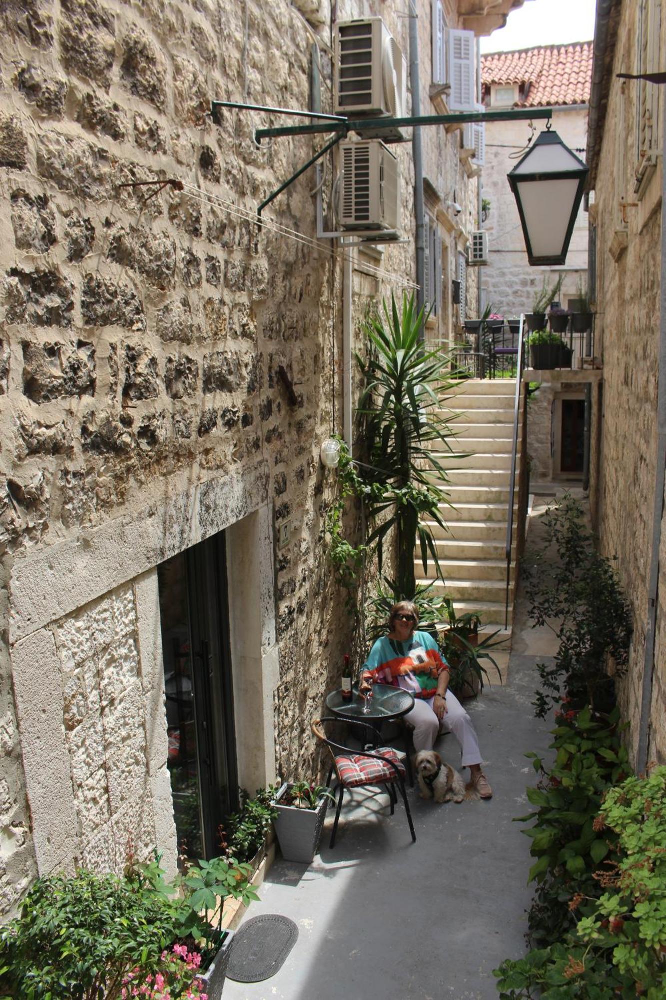 Street Garden Apartment Hvar Town Exterior photo